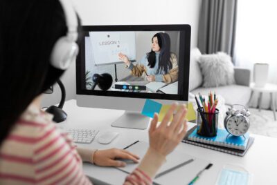 Graba tu curso online con ayuda profesional y destaca desde el primer minuto