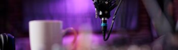 Estudio de grabación de podcast profesional en Tenerife con cámaras Sony Alpha, iluminación y sonido de alta calidad