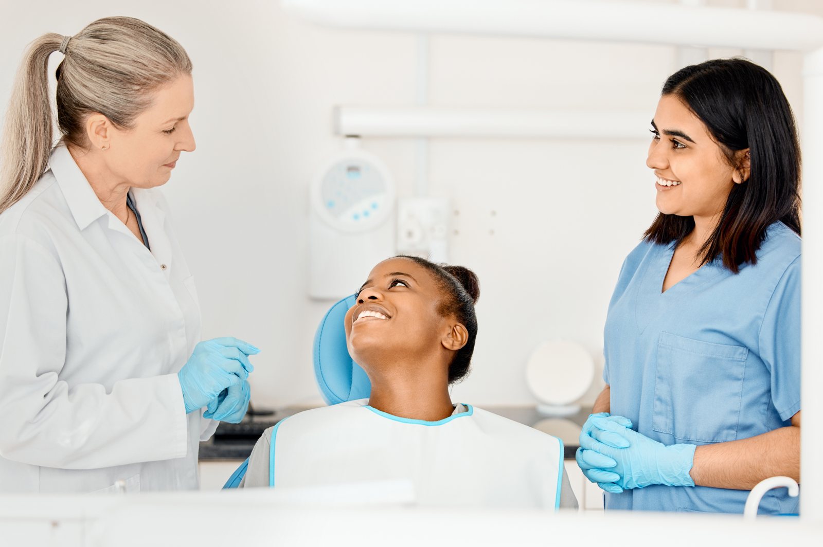 Atenci&oacute;n al paciente en una cl&iacute;nica dental