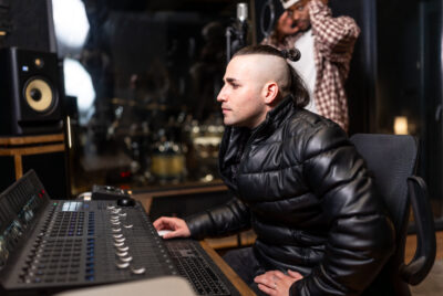 Producción musical en Tenerife · qué hacemos los estudios audiovisuales (y qué no)