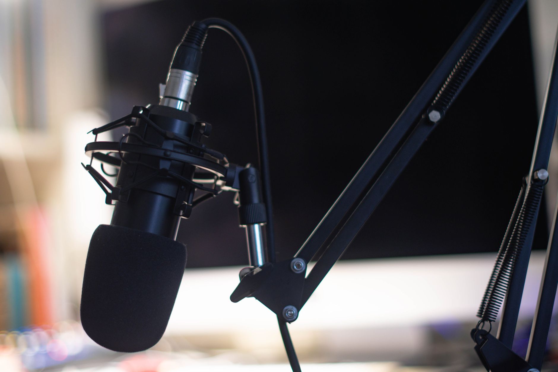Cuánto cuesta lanzar un podcast empresarial premium (precios reales 2026)