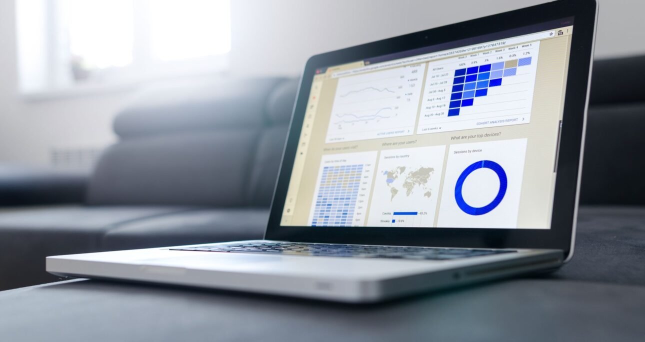 Cuándo tu negocio en Tenerife necesita un CRM (y cuál elegir sin pagar de más)