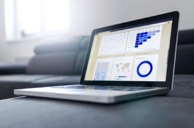 Cuándo tu negocio en Tenerife necesita un CRM (y cuál elegir sin pagar de más)