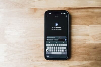 Chatbot de WhatsApp para tu negocio en Tenerife: cuándo compensa contratarlo