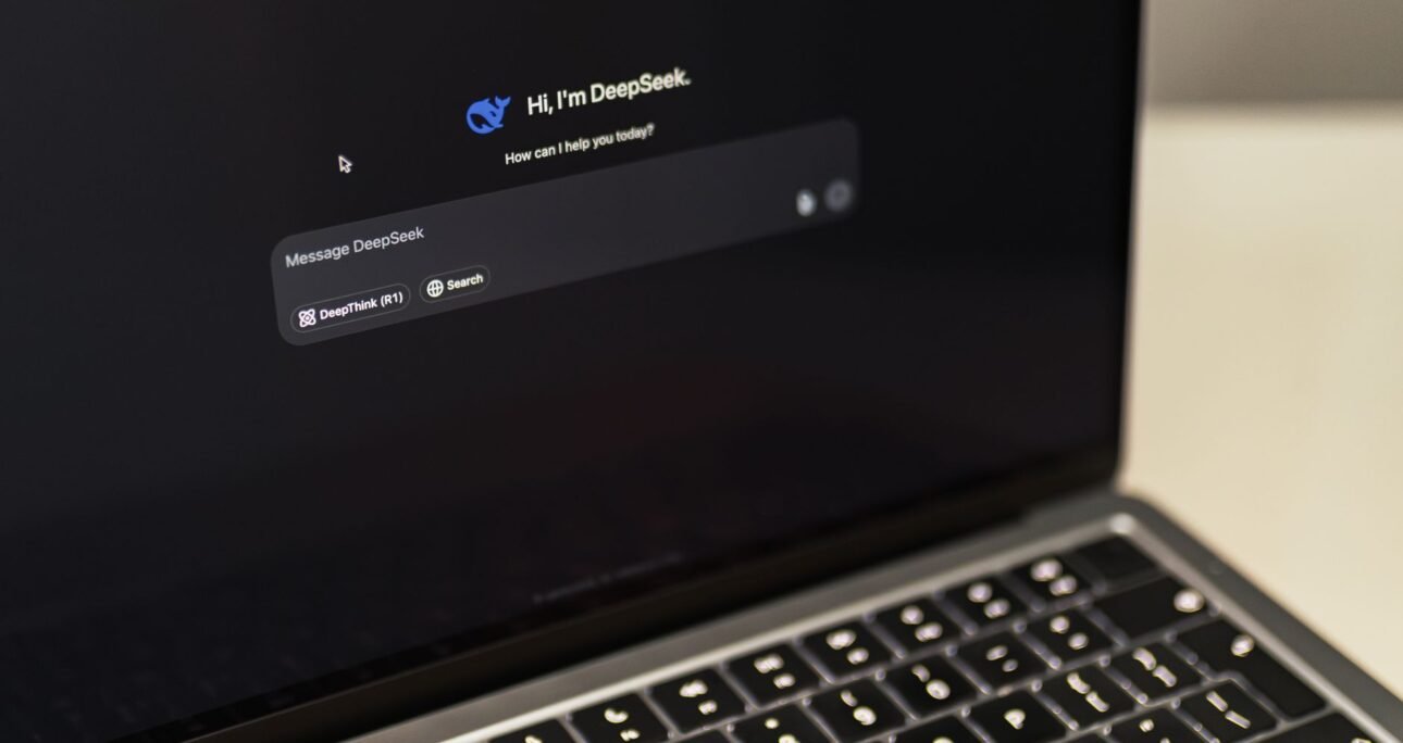 Chatbot que ayuda vs chatbot que enfada al cliente: 5 señales antes de contratar