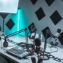 Un día en el estudio EmocionarteStudio: así sacamos contenido para 6 semanas en una sola tarde